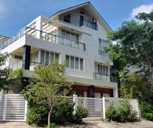 Cho thuê biệt thự đơn lập Nam Quang diện tích 240m2, 5 phòng ngủ, giá 2500$